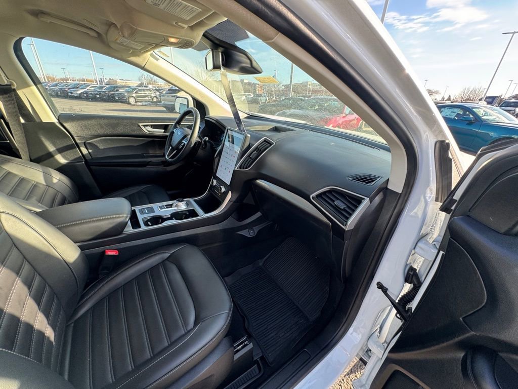 Certified 2024 Ford Edge SEL w/ Convenience Package AWD/4WD image 17