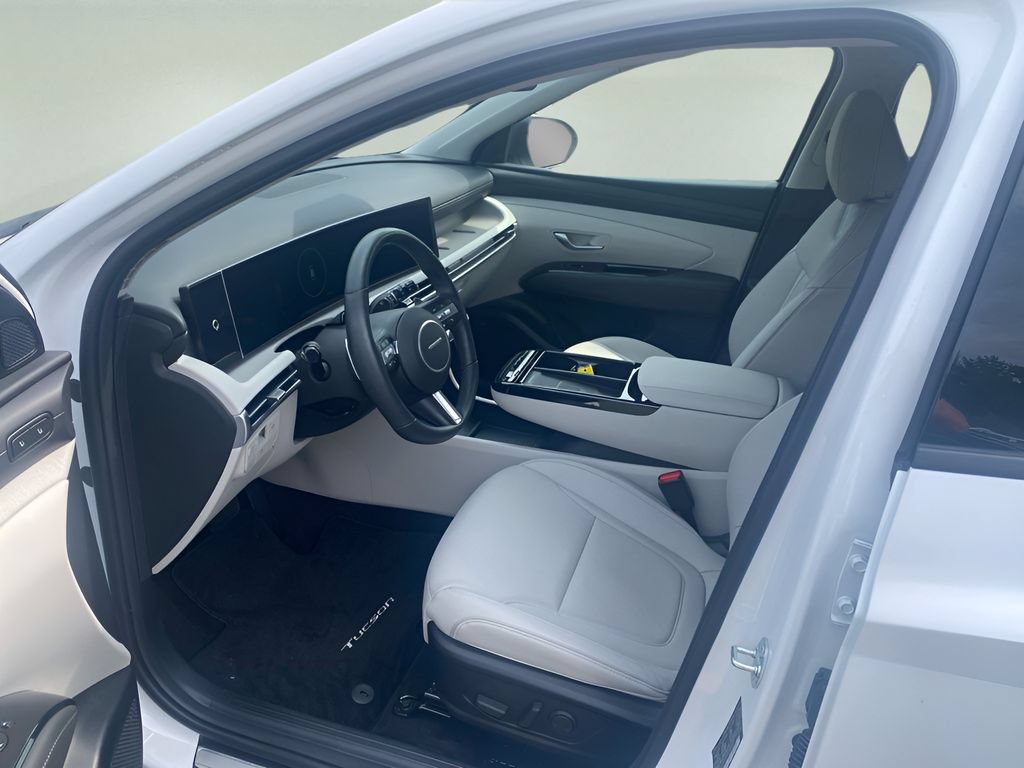Used 2025 Hyundai Tucson Limited AWD/4WD image 16