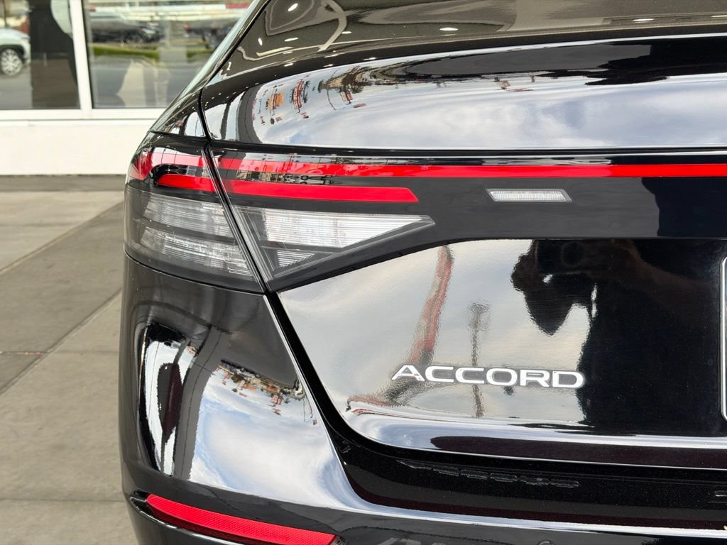 Used 2024 Honda Accord Touring image 11