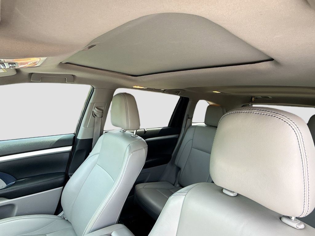 Used 2019 Toyota Highlander XLE image 27