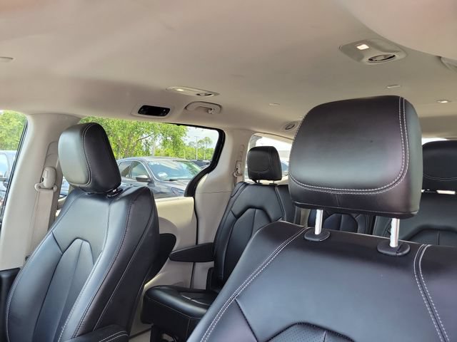 Used 2023 Chrysler Pacifica Touring-L FWD image 26