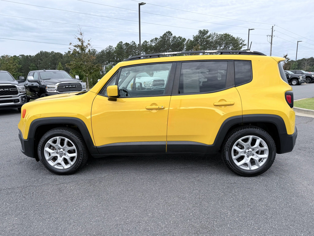 Used 2018 Jeep Renegade Latitude w/ Cold Weather Group FWD image 5