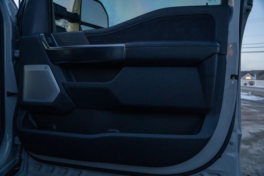 Used 2025 Ford F350 Platinum w/ FX4 Off-Road Package image 13