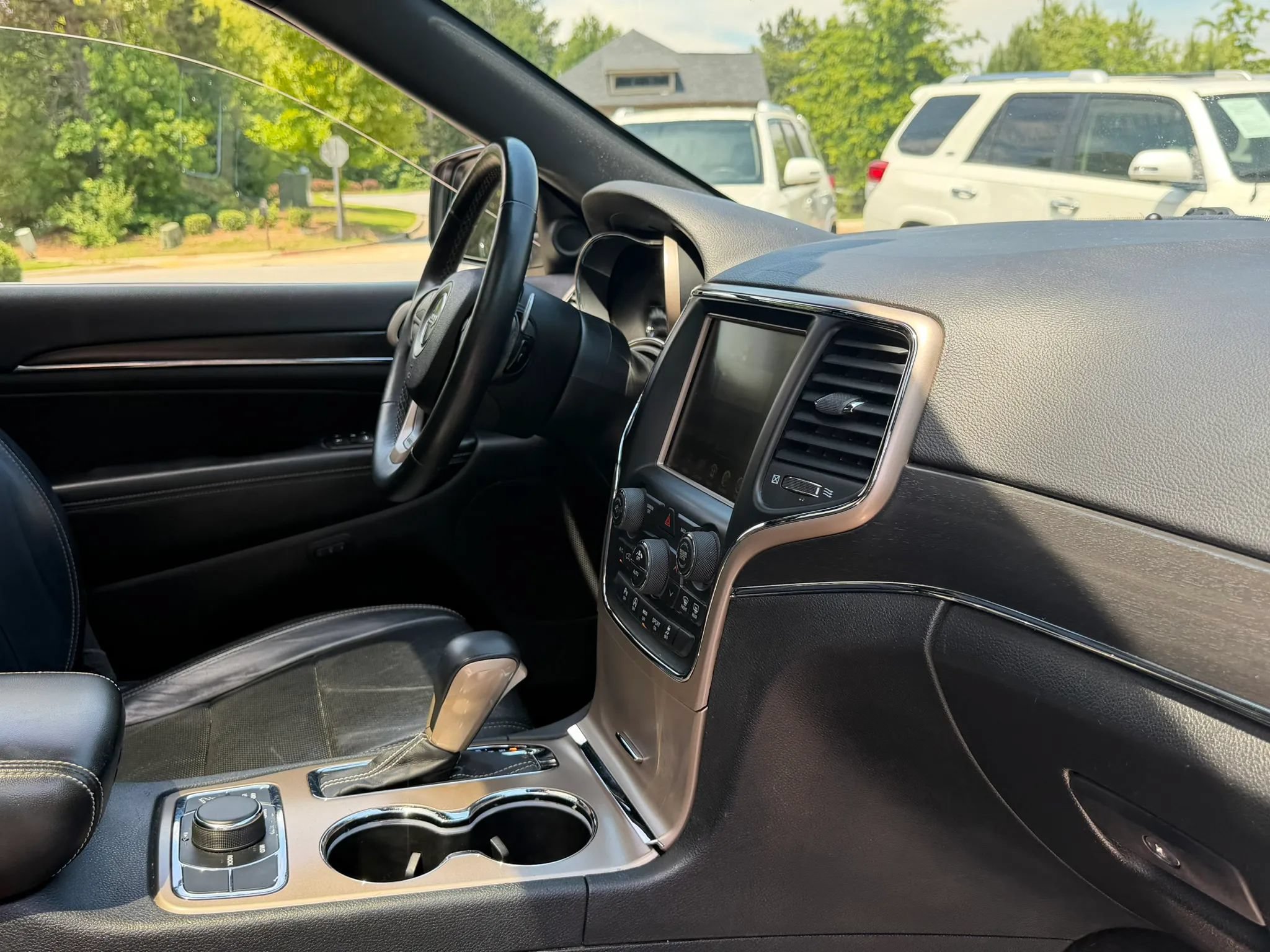 Used 2017 Jeep Grand Cherokee Limited w/ Luxury Group II AWD/4WD image 25