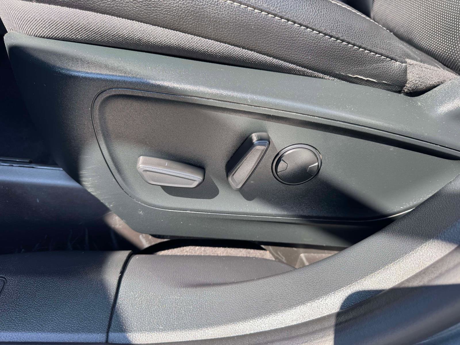 Used 2022 Ford Escape SEL image 18