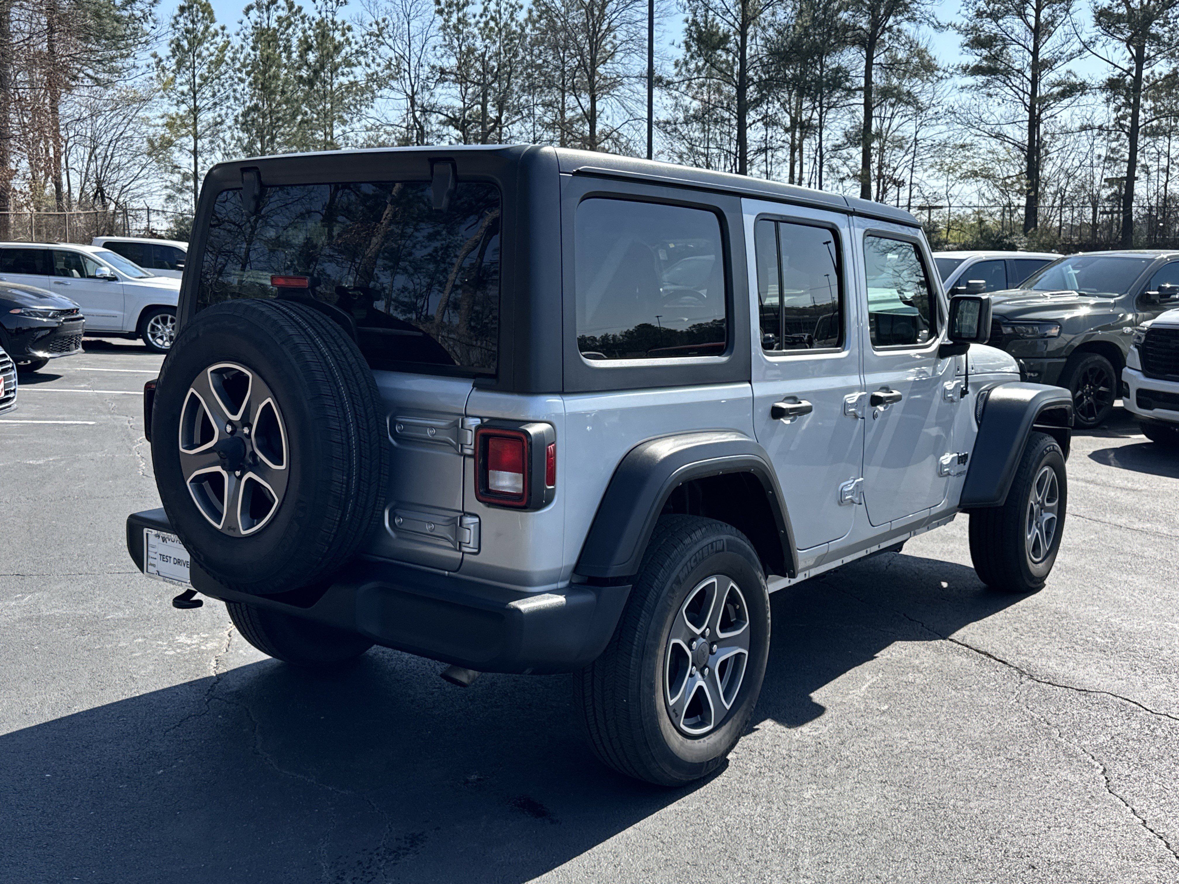 Used 2022 Jeep Wrangler Unlimited Sport AWD/4WD image 8
