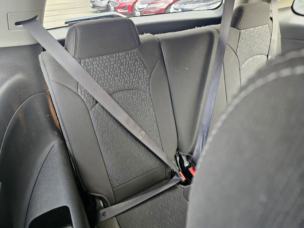 Used 2016 GMC Acadia SLE image 17