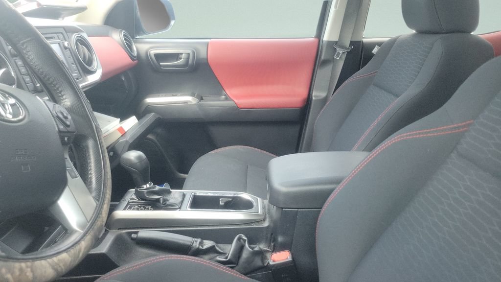 Used 2019 Toyota Tacoma SR5 RWD image 3