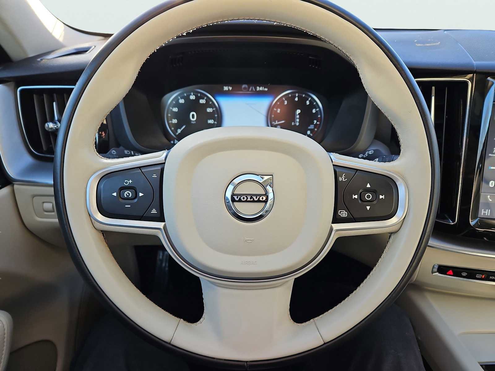 Used 2020 Volvo XC60 T6 Momentum w/ Protection Package Premier image 31