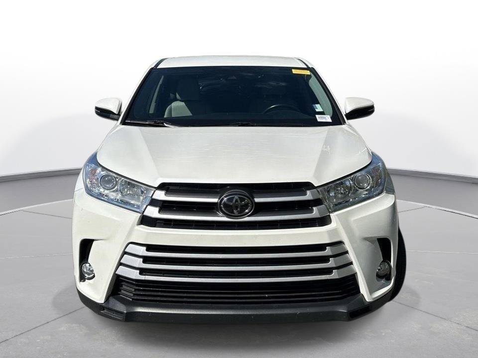 Used 2017 Toyota Highlander Plus AWD/4WD video 3