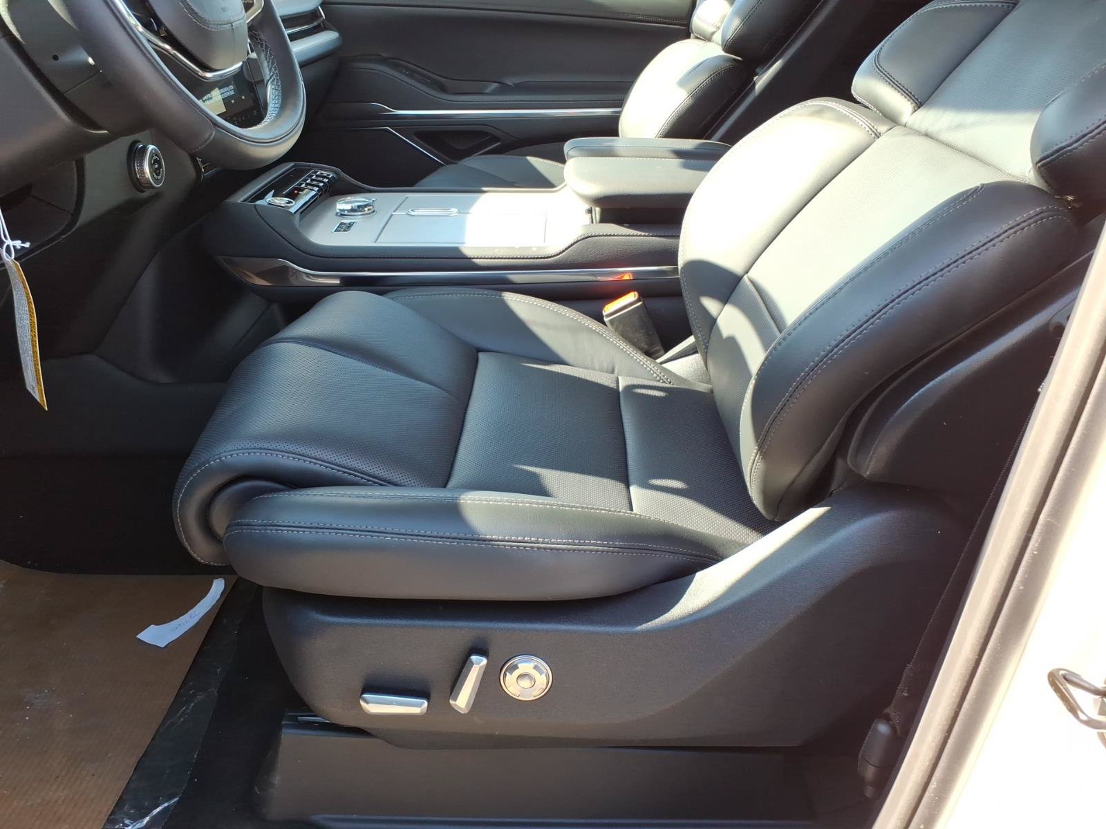 New 2026 Lincoln Navigator L Premier AWD/4WD image 15