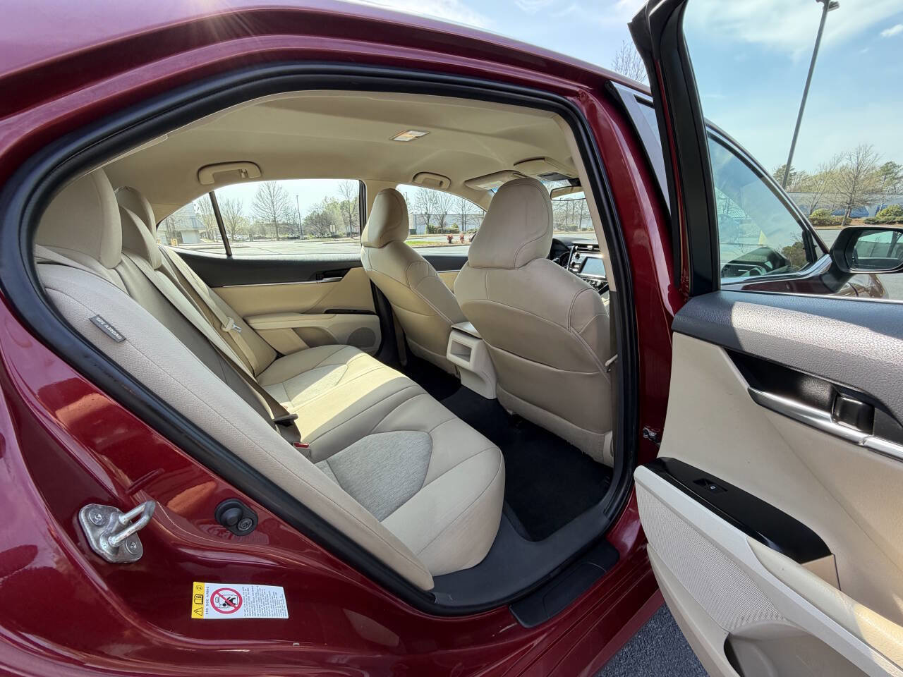 Used 2018 Toyota Camry LE image 16