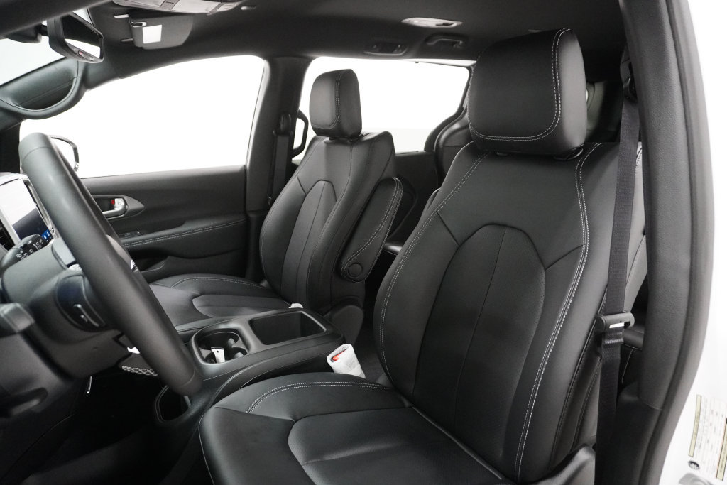 New 2026 Chrysler Voyager LX FWD image 9
