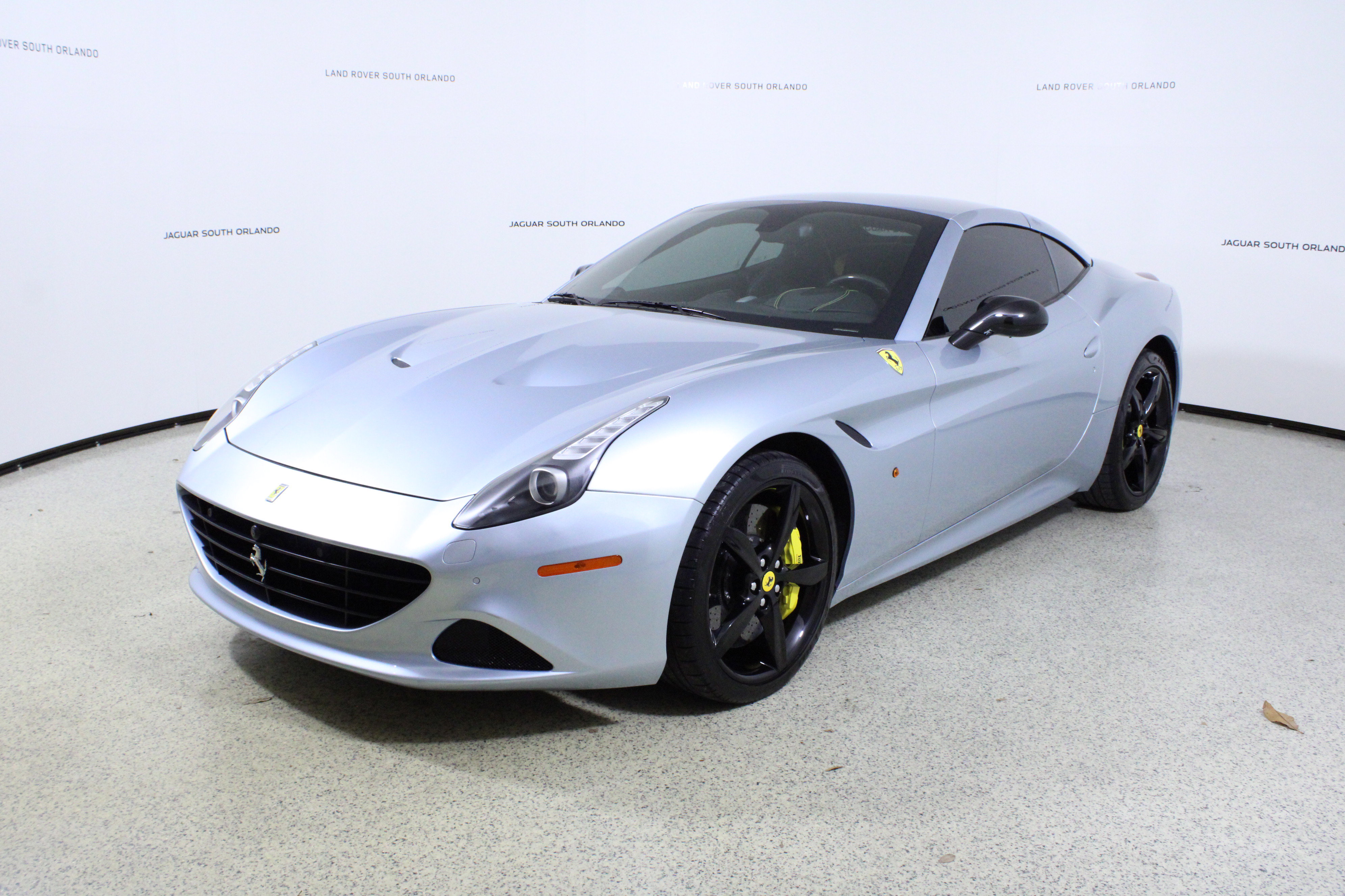 Used 2015 Ferrari California T image 4