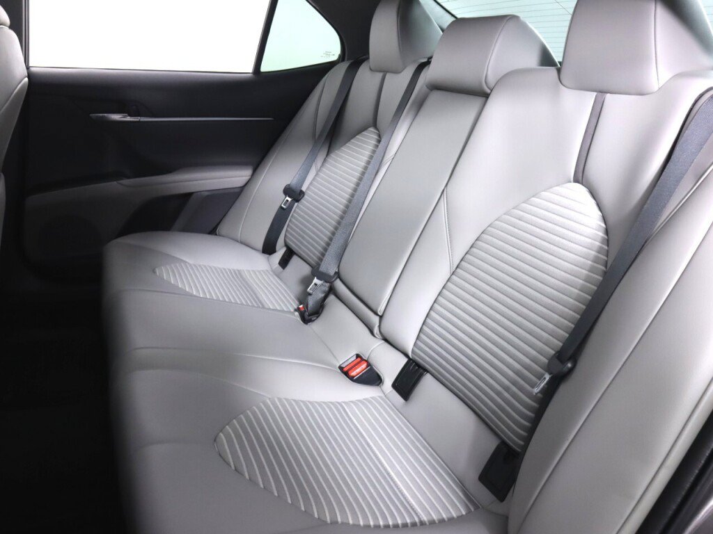 Used 2022 Toyota Camry SE FWD image 32