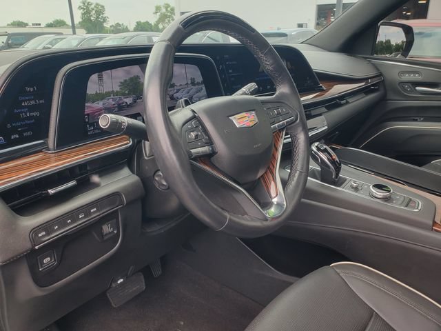 Used 2024 Cadillac Escalade Premium Luxury AWD/4WD image 15