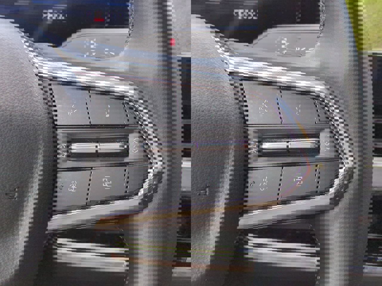 Used 2025 Chevrolet Equinox LT image 25