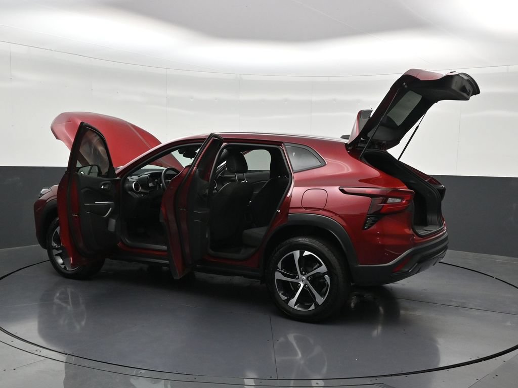 Used 2025 Chevrolet Trax RS FWD image 34