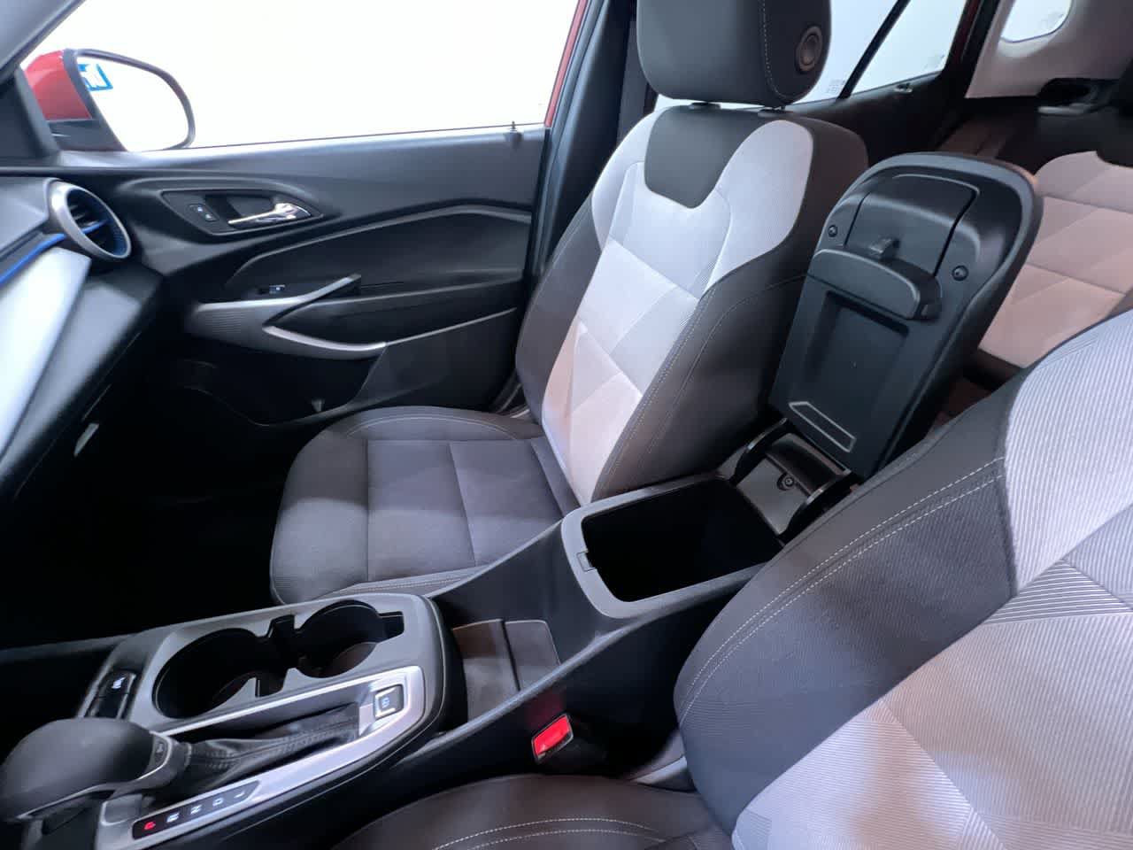 Used 2024 Chevrolet Trax LS w/ LS Convenience Package FWD image 29