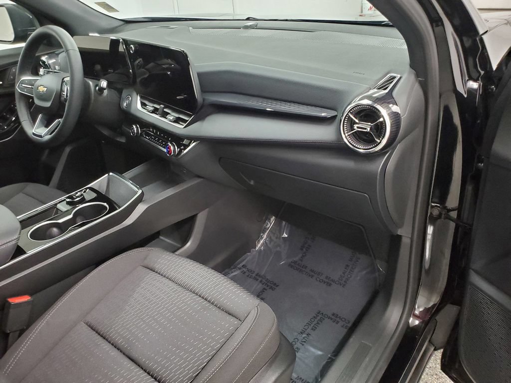 Used 2026 Chevrolet Equinox LT FWD image 12
