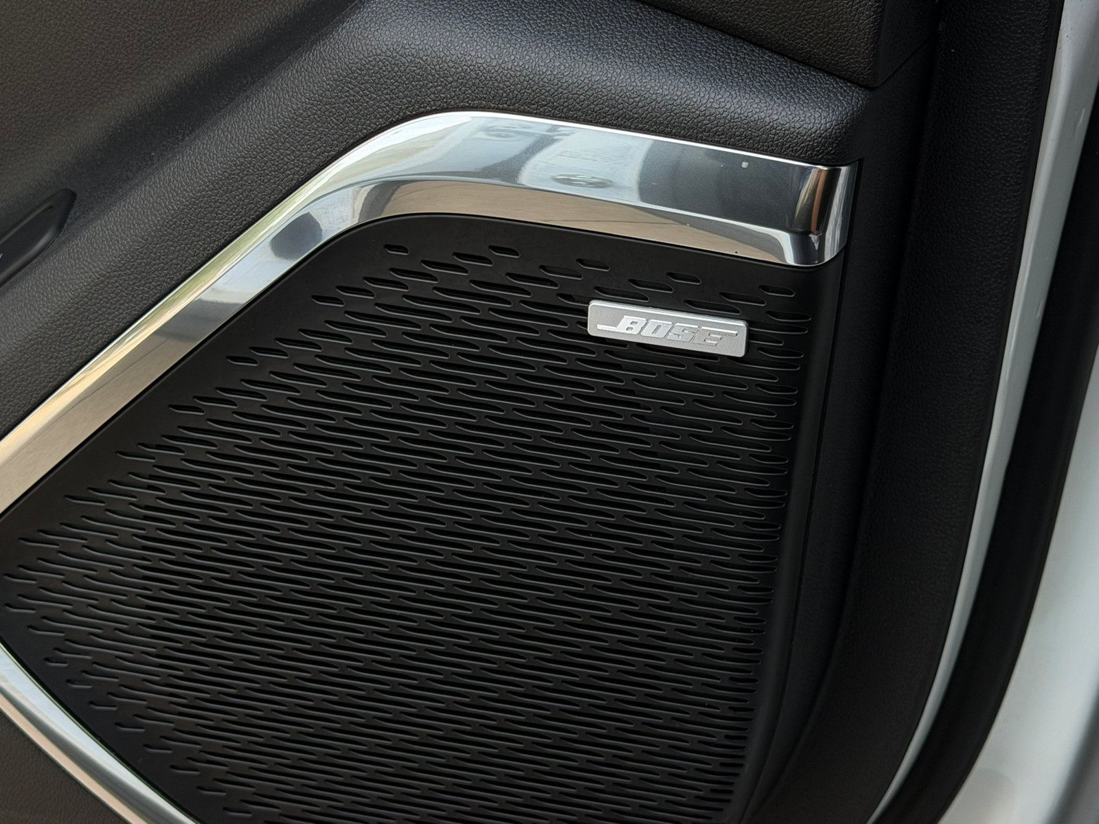 Used 2026 GMC Acadia Elevation w/ Elevation Premium Package FWD image 26