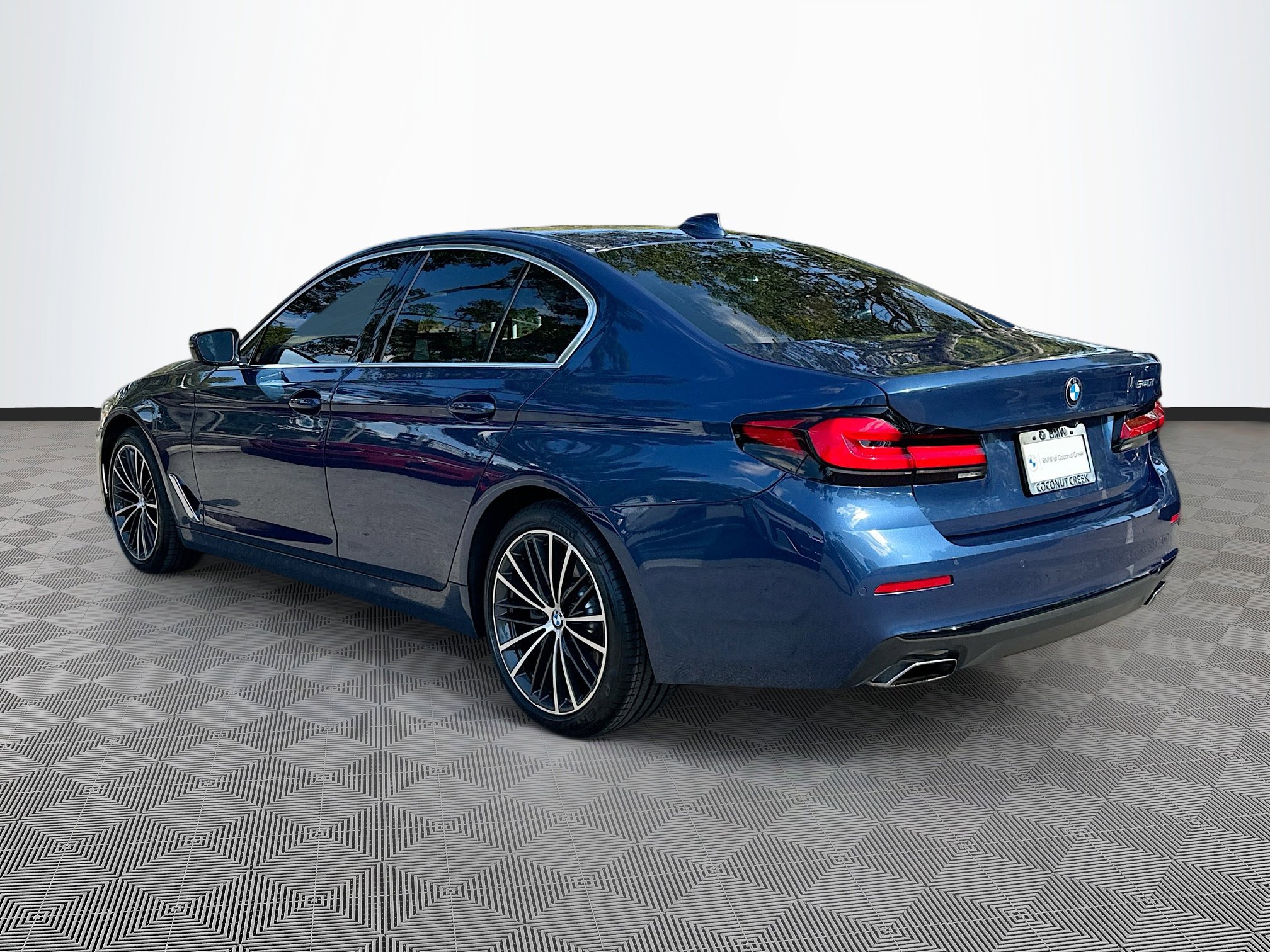 Used 2023 BMW 540i w/ Premium Package image 5