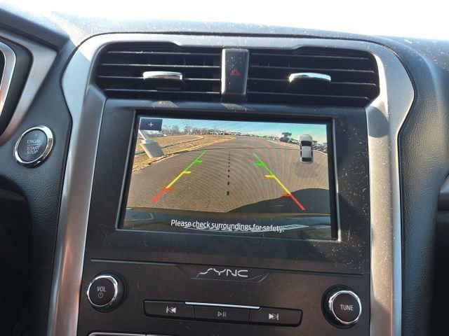 Used 2020 Ford Fusion SE image 30