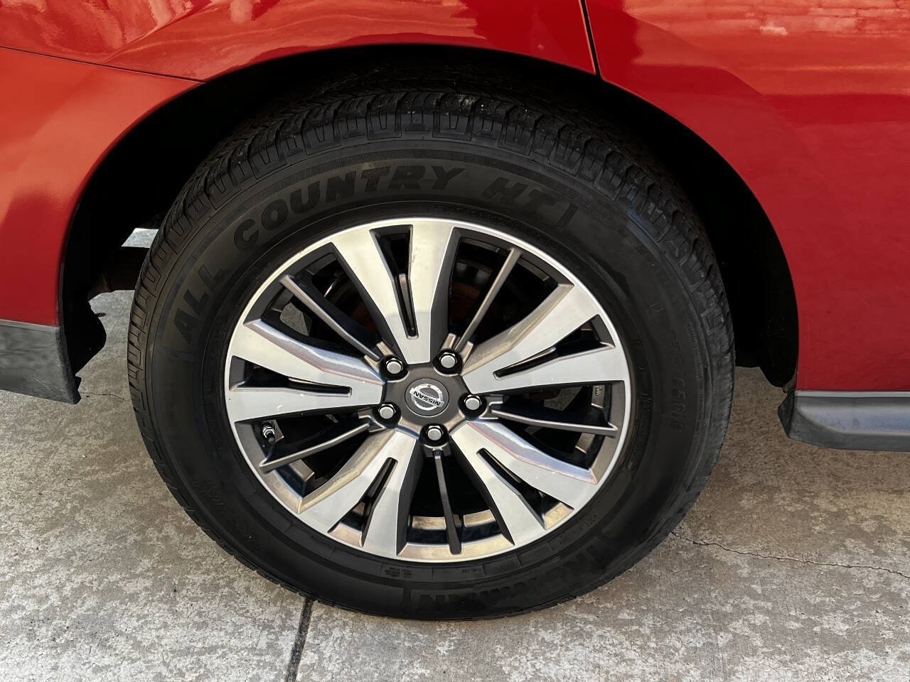 Used 2017 Nissan Pathfinder SV AWD/4WD image 10