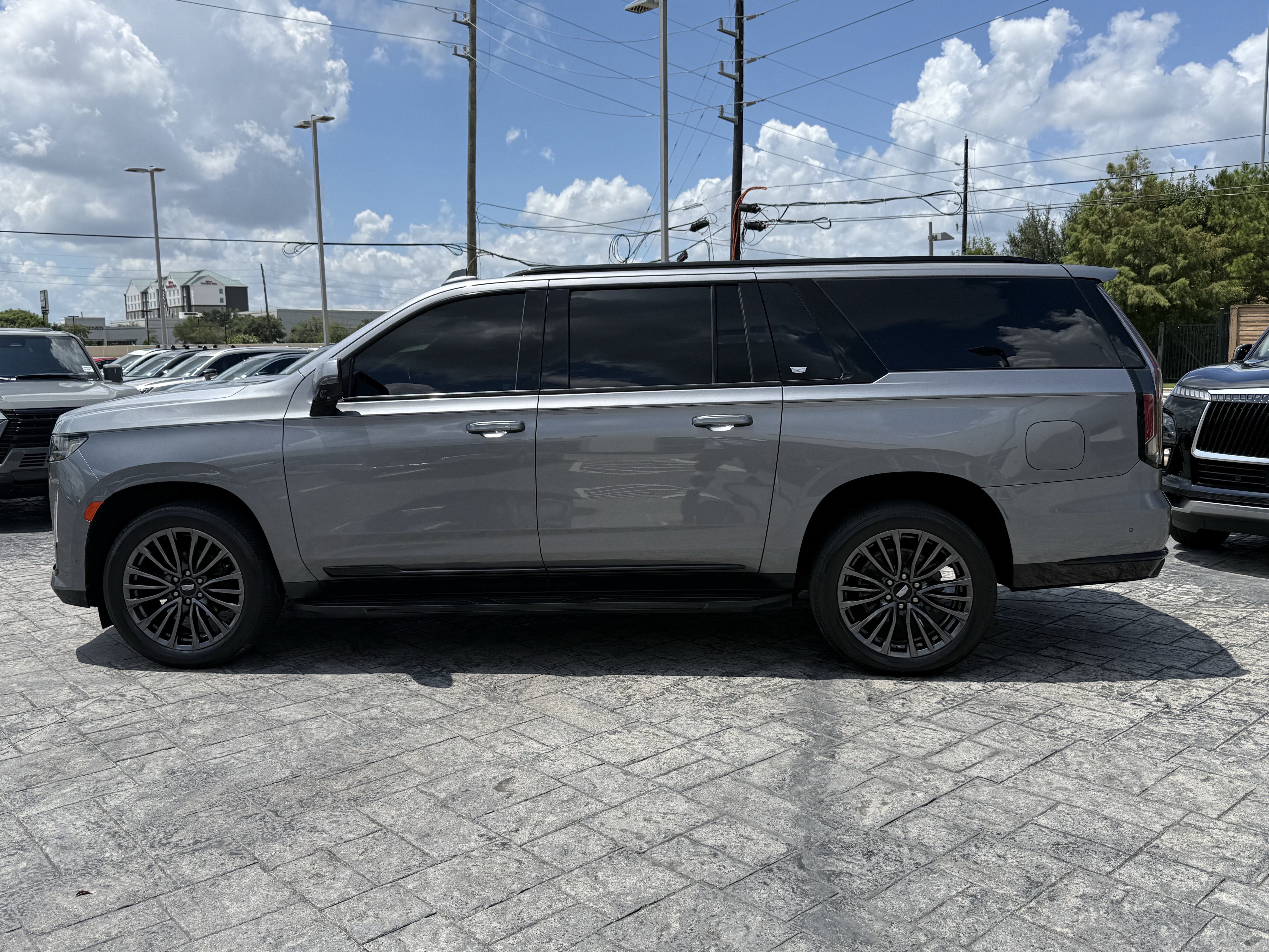 Used 2021 Cadillac Escalade ESV Sport RWD image 4