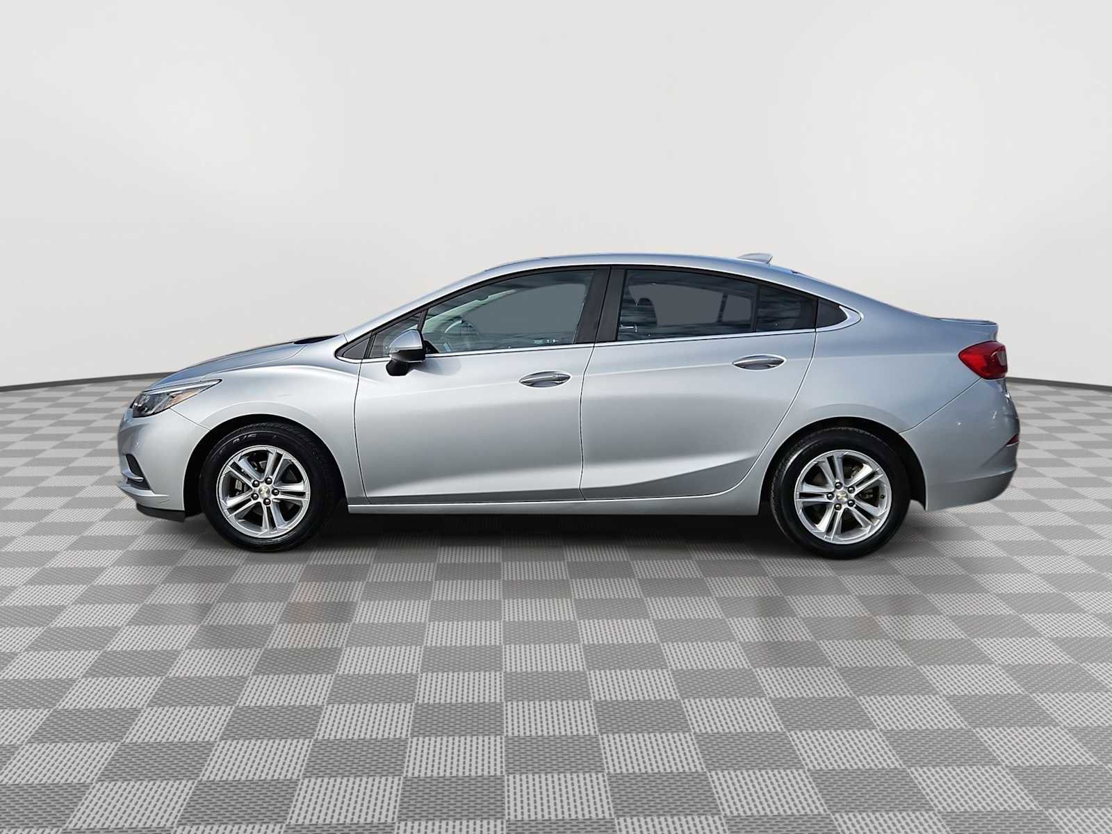 Used 2017 Chevrolet Cruze LT w/ Convenience Package image 5