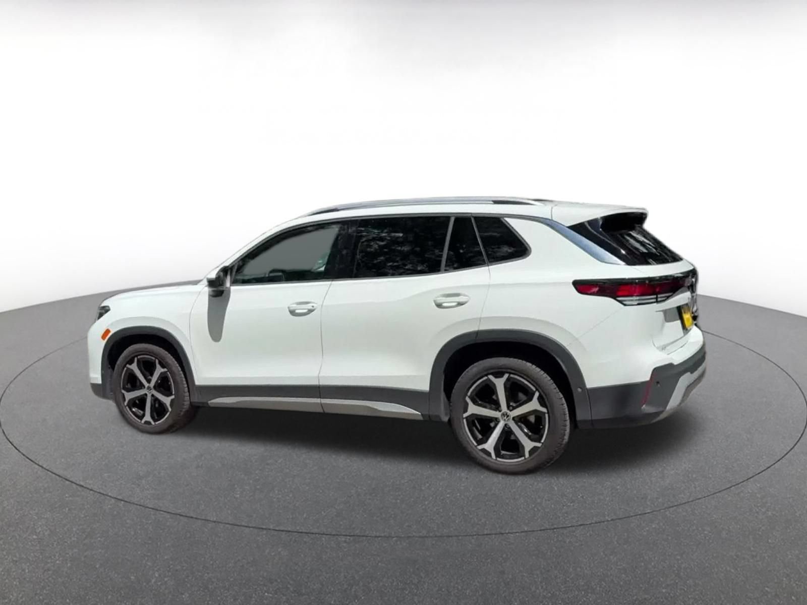 Used 2026 Volkswagen Tiguan SE FWD image 9