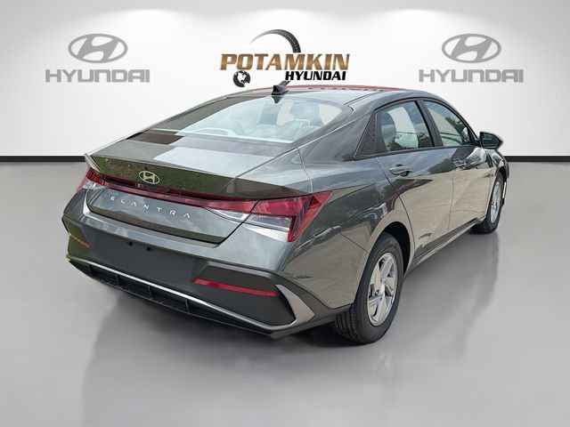 New 2026 Hyundai Elantra SE FWD image 5