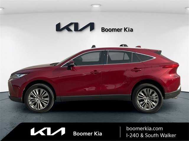 Used 2023 Toyota Venza XLE image 8