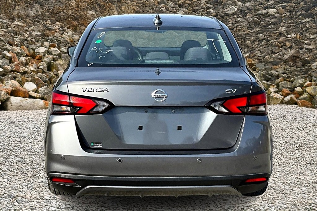 Used 2021 Nissan Versa SV image 4