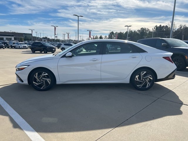Used 2025 Hyundai Elantra SEL image 5