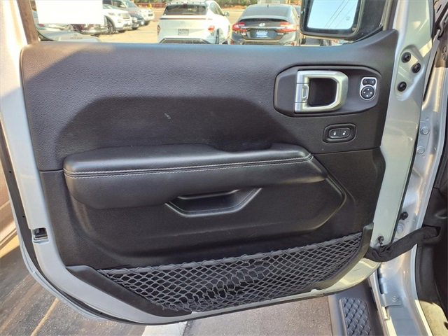 Used 2023 Jeep Gladiator Overland image 12