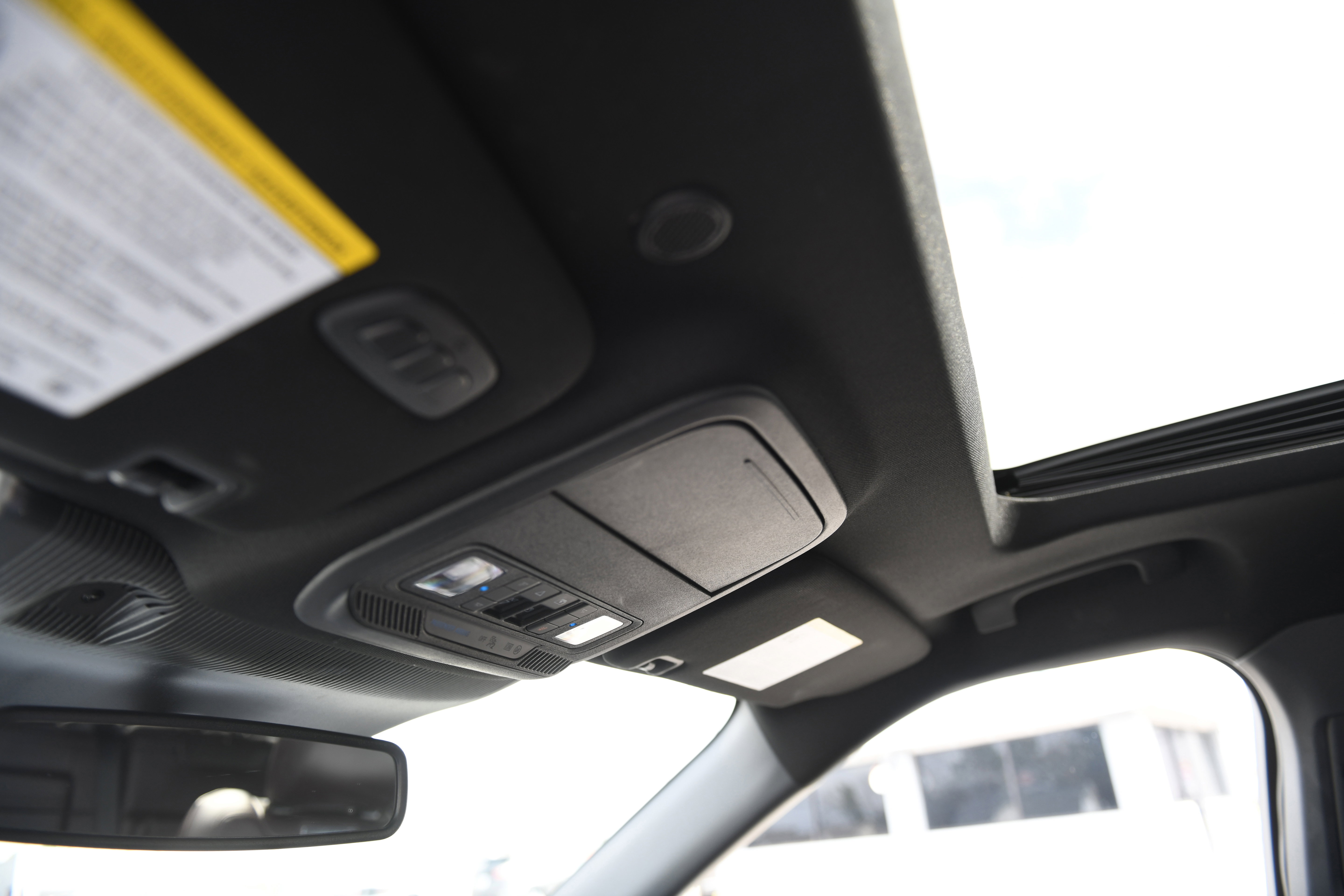 Used 2025 Ford Explorer Platinum image 28