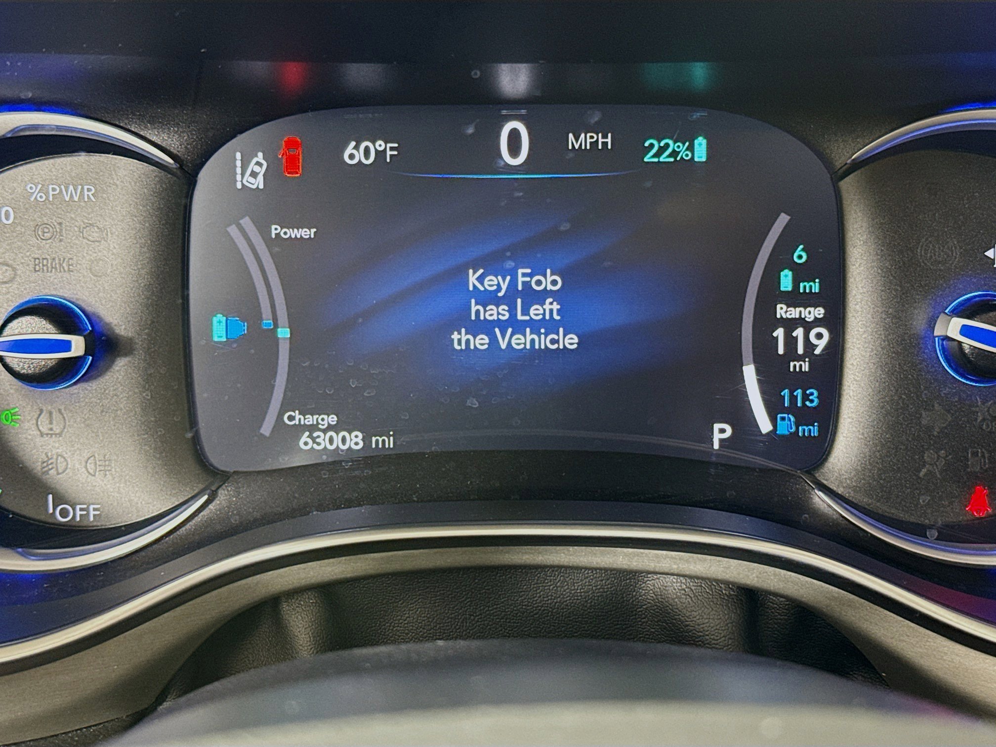 Used 2024 Chrysler Pacifica Premium FWD image 13