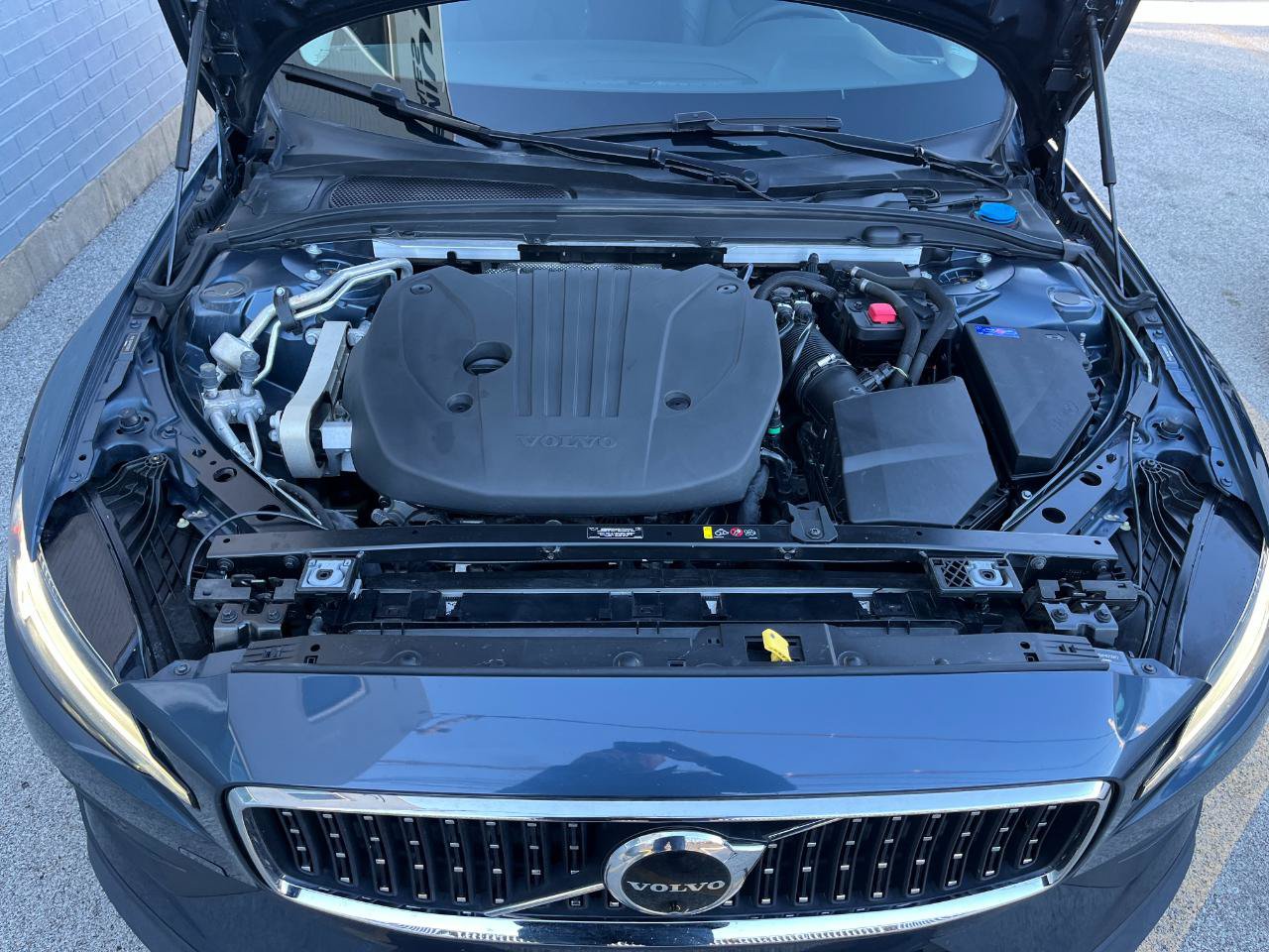 Used 2024 Volvo V60 B5 Cross Country Plus AWD/4WD image 41