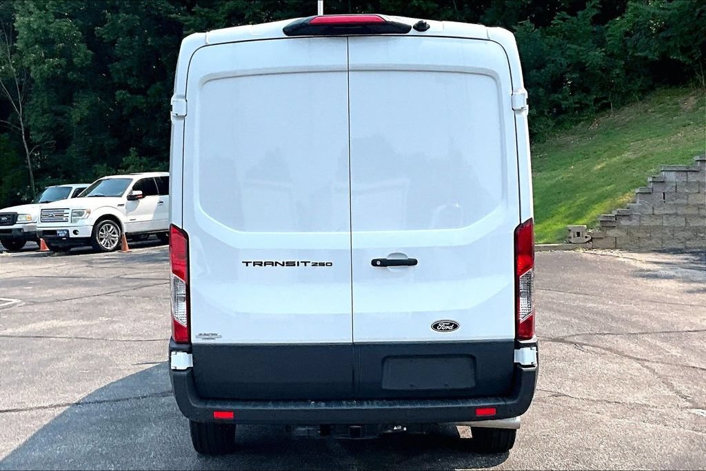 New 2026 Ford Transit 250 148 Medium Roof RWD image 4