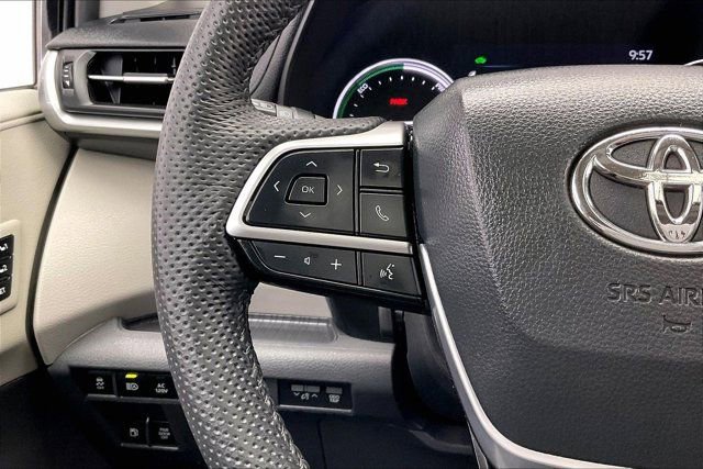 Used 2024 Toyota Sienna Limited image 21