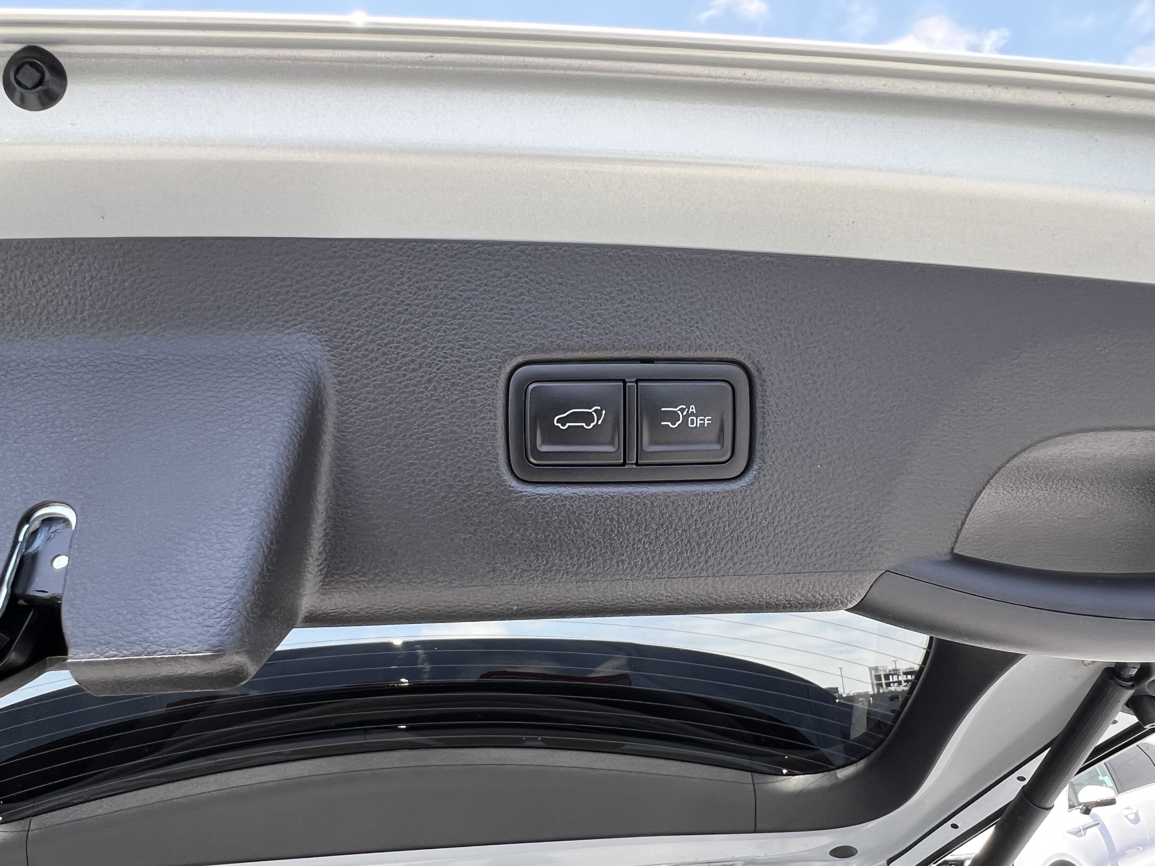 Certified 2026 Kia Carnival SX w/ SX Dark Edition Package FWD image 23