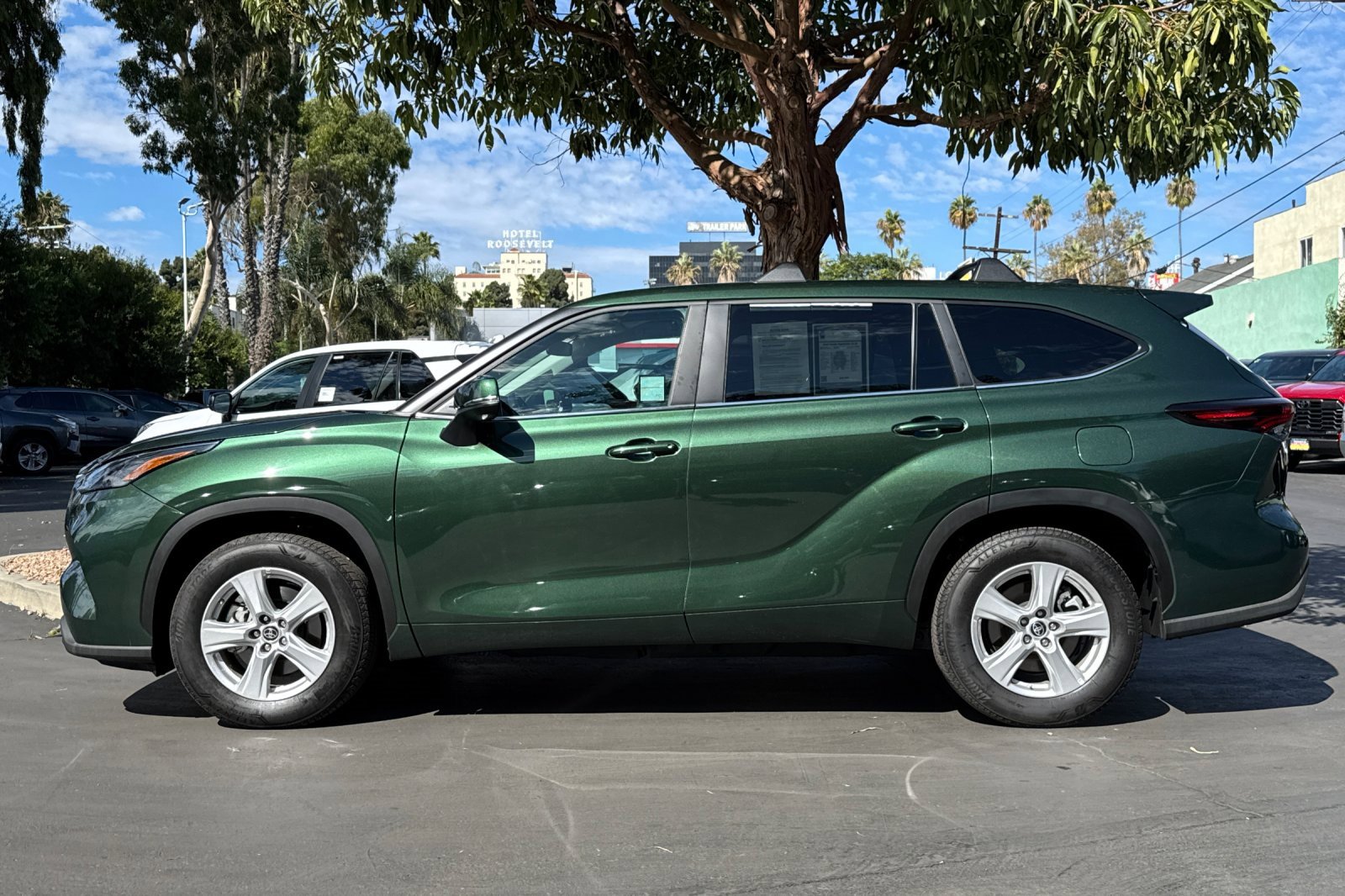 Used 2024 Toyota Highlander LE image 7