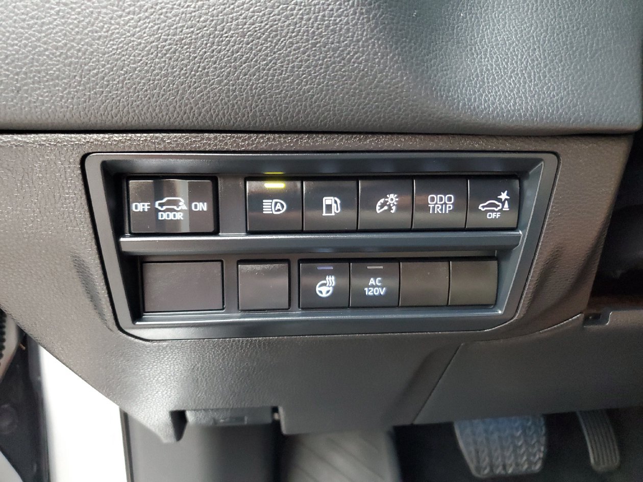 Used 2024 Toyota Sequoia Limited AWD/4WD image 30