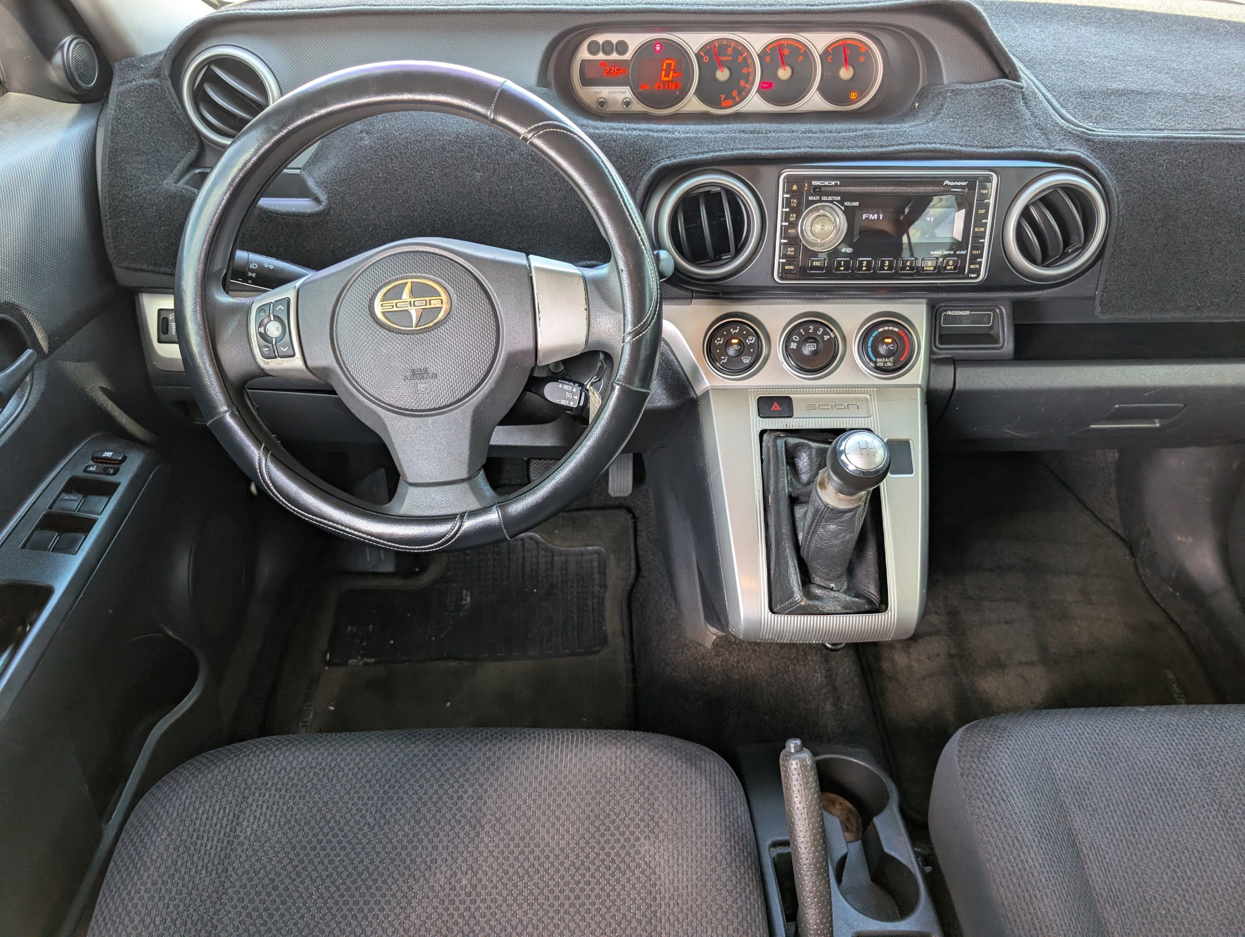 Used 2009 Scion xB FWD image 6