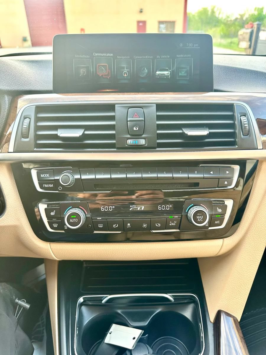 Used 2017 BMW 320i xDrive Sedan AWD/4WD image 15