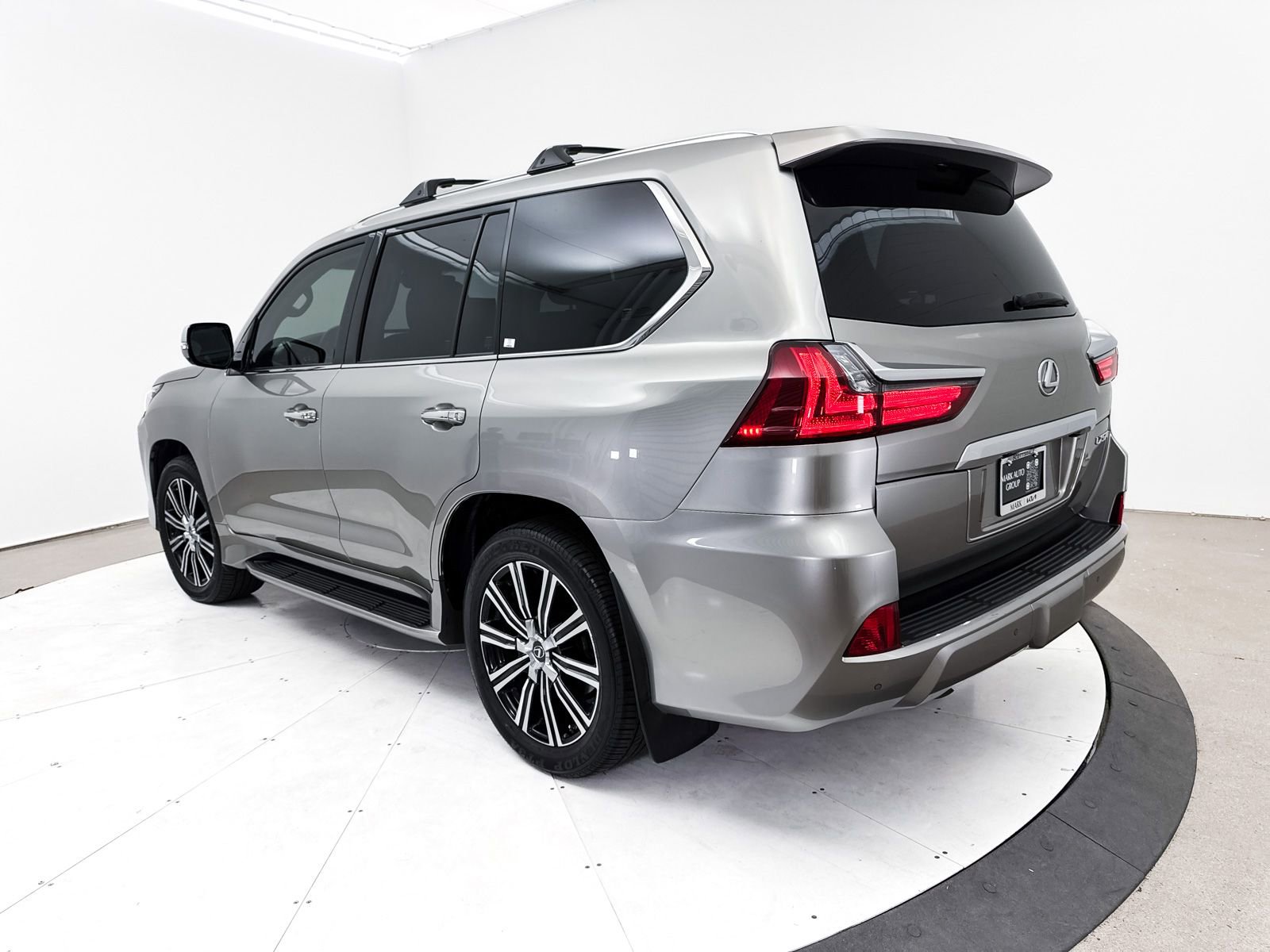Used 2018 Lexus LX 570 4WD w/ Luxury Package image 18