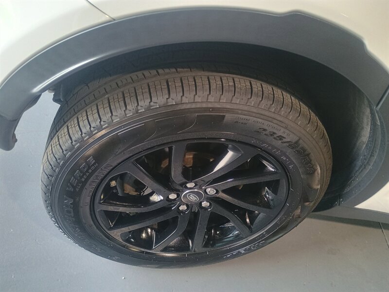 Used 2019 Land Rover Discovery Sport SE AWD/4WD image 42