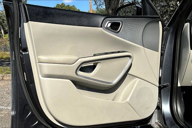 Used 2020 Kia Soul LX image 17