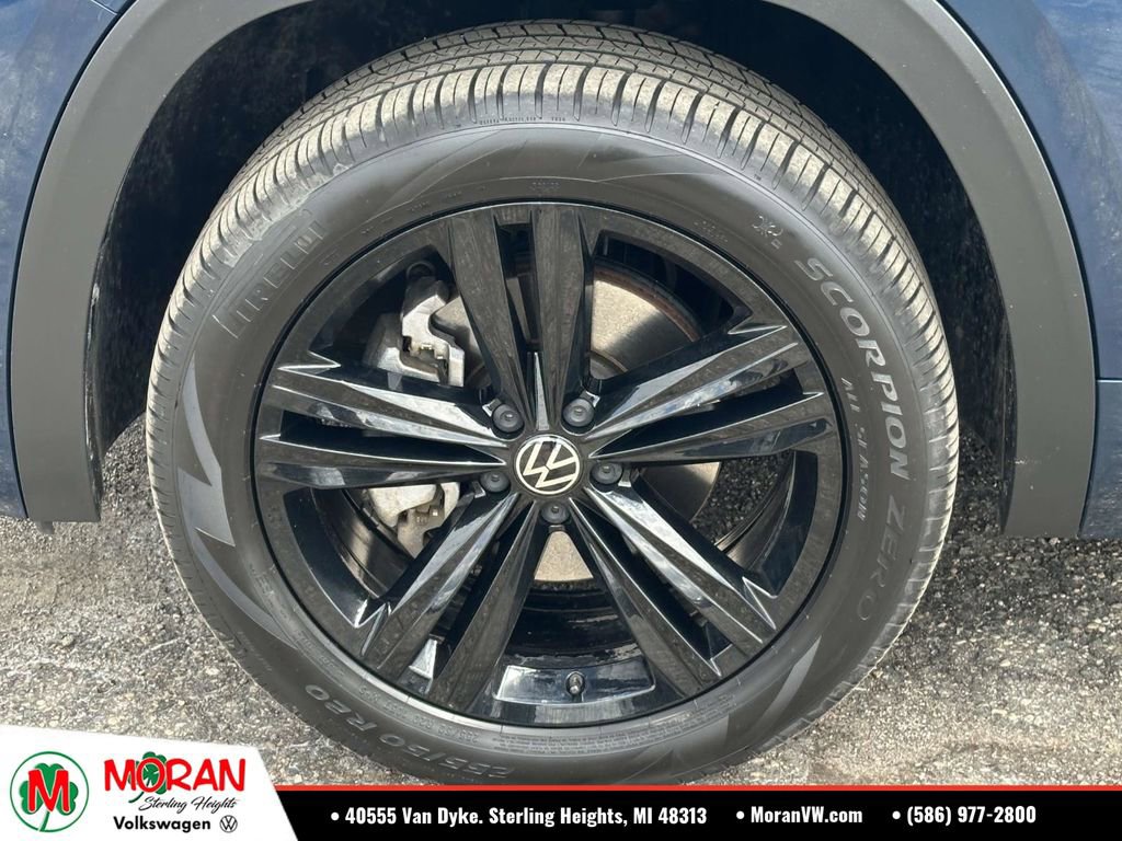 Used 2023 Volkswagen Atlas SEL R-Line AWD/4WD image 9